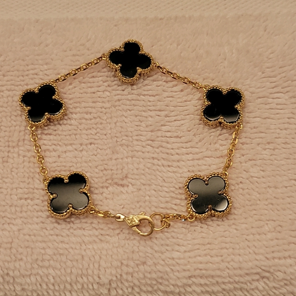 Clover bracelet